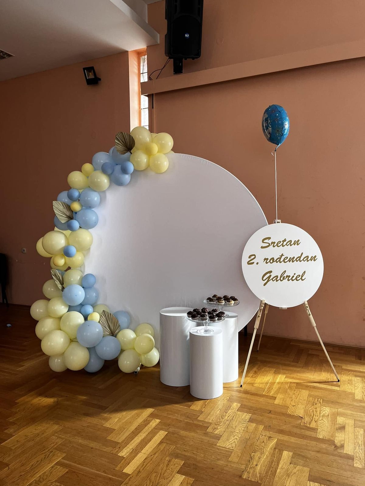Balonski luk s personaliziranim natpisom